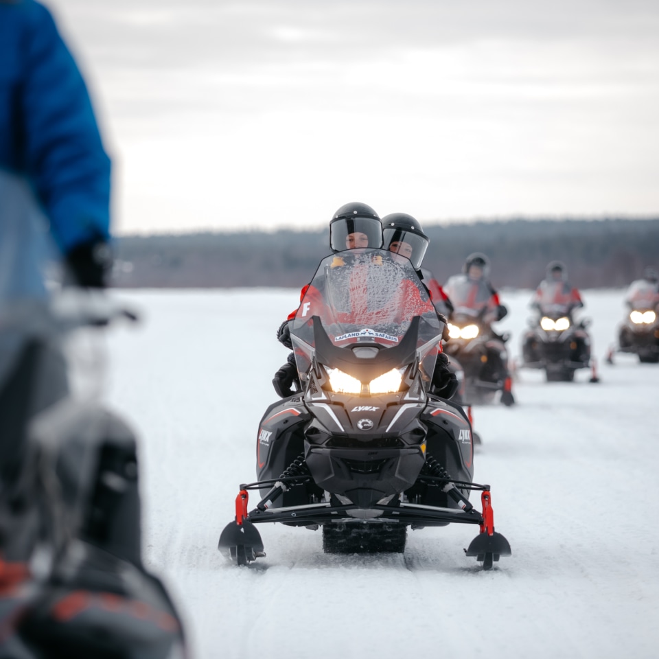 Schneemobilfahrt in Levi